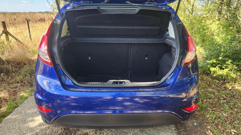 2015 Ford Fiesta — photo 11