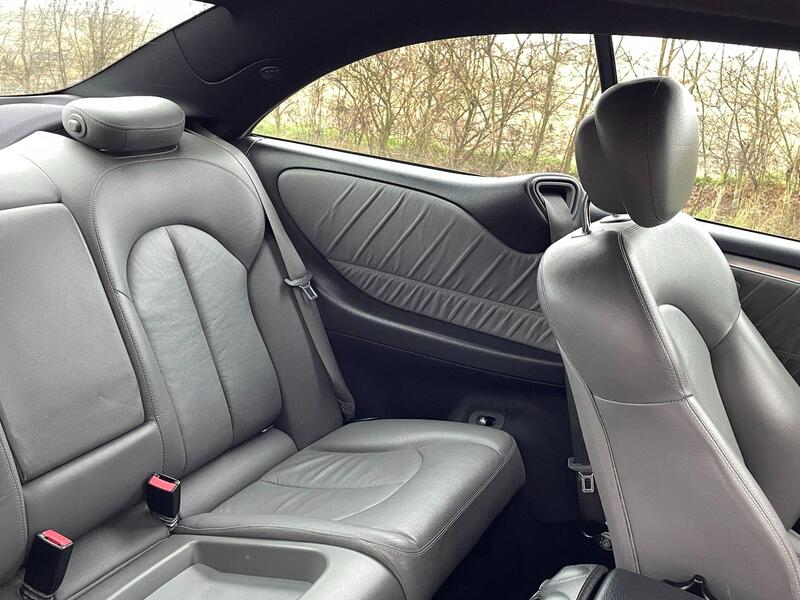 Mercedes-Benz CLK view 27