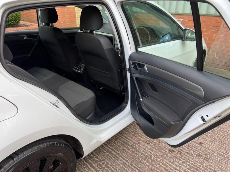 Volkswagen Golf view 13