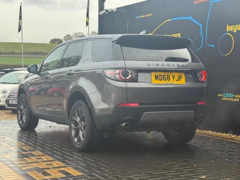 Land Rover Discovery Sport view 3