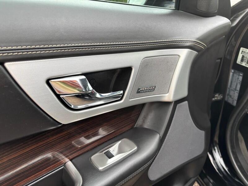 Jaguar XF view 31