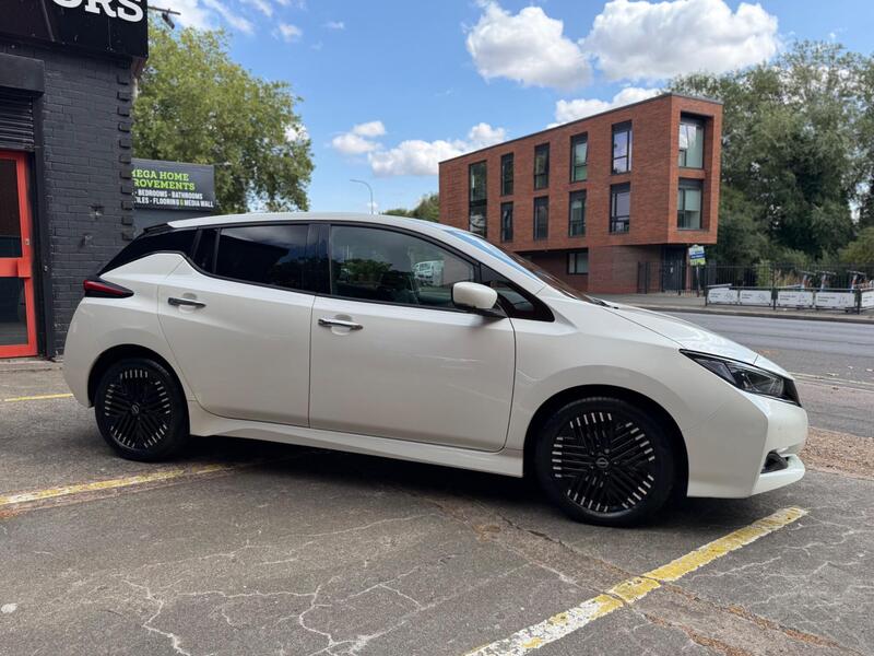 Nissan Leaf view 5