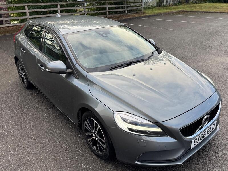 Volvo V40 view 3