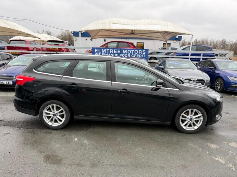 Ford Focus view 3