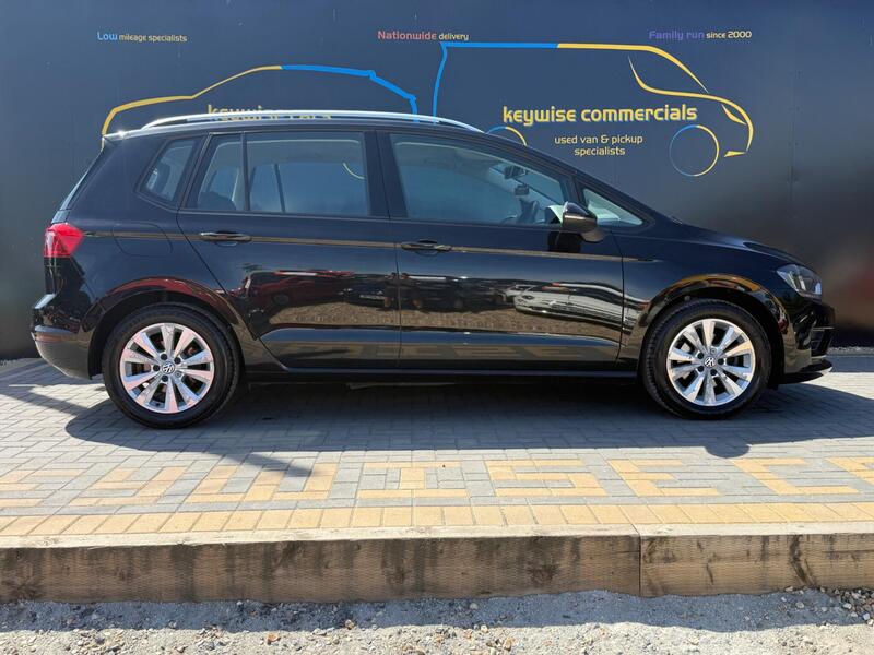 Volkswagen Golf SV view 6