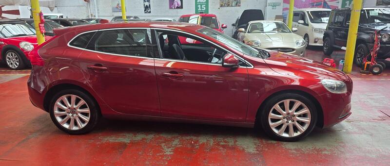 Volvo V40 view 4