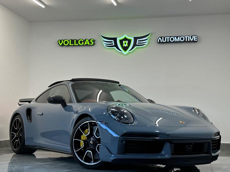 Porsche 911 view 7