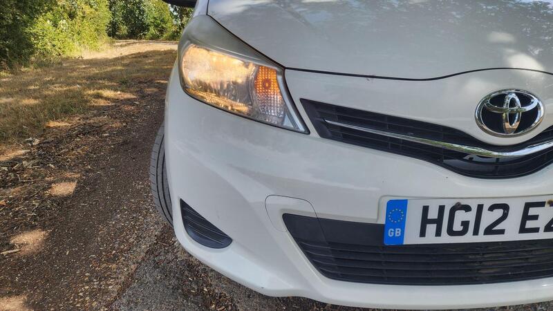 2012 Toyota Yaris — photo 17