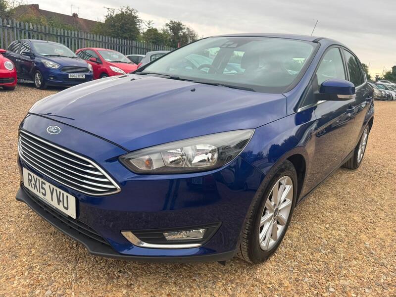 Ford Focus view 3
