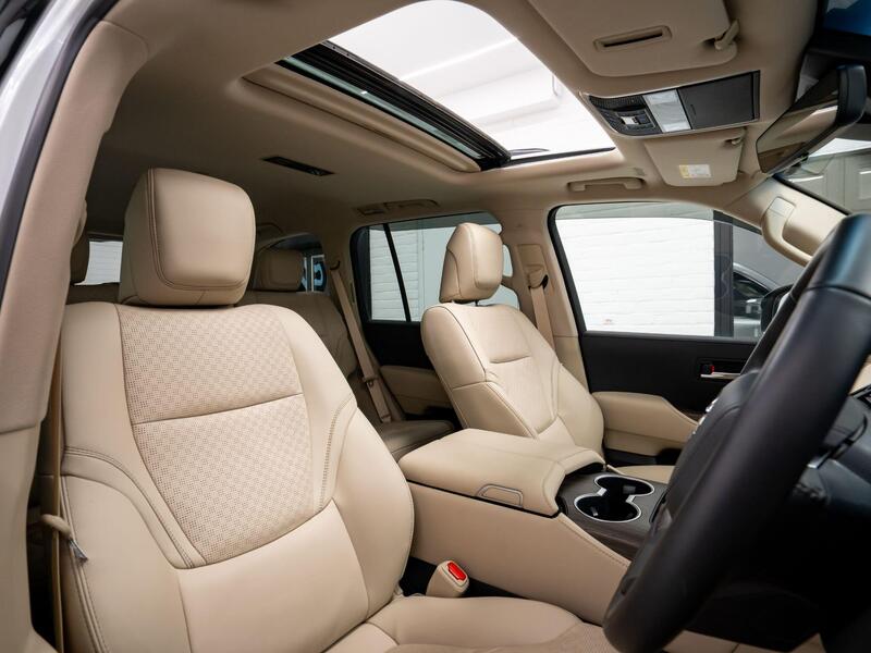 Toyota Land Cruiser view 5