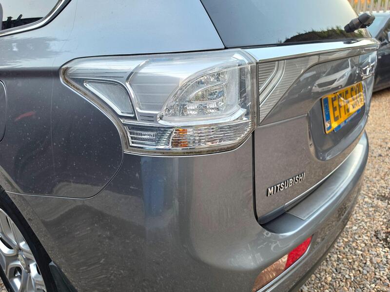 Mitsubishi Outlander 2.0h 12kWh GX4h CVT 4WD Euro 5 (s/s) 5dr thumbnail 12