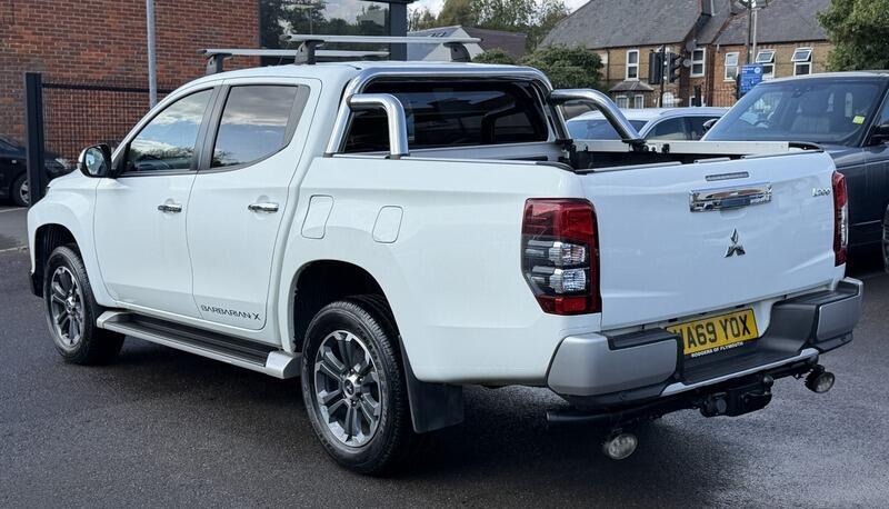 Mitsubishi L200 view 3