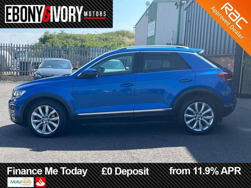 Volkswagen T-Roc view 3