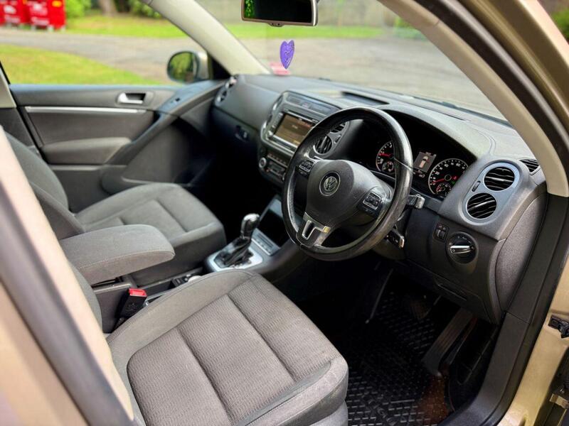 Volkswagen Tiguan view 2