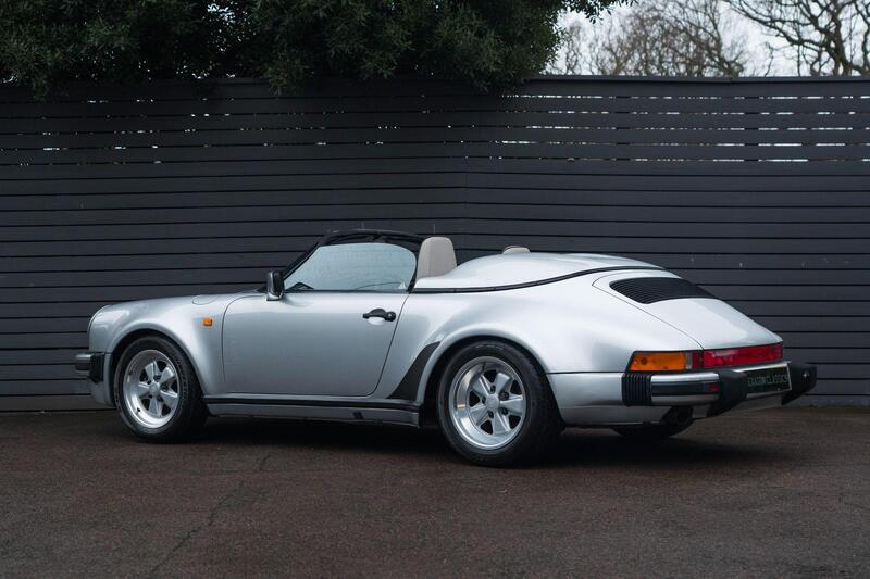 Porsche 911 view 3