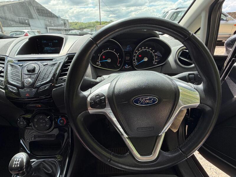 2013 Ford Fiesta — photo 13