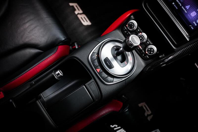 Audi R8 view 5