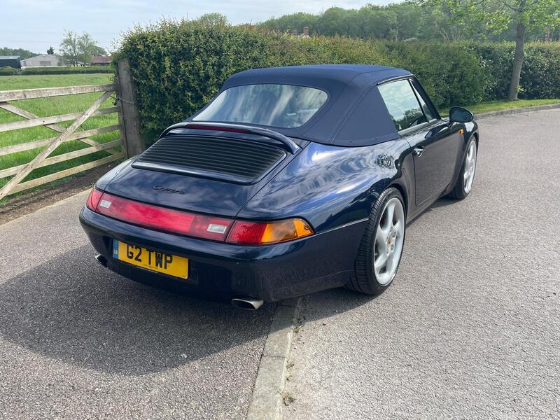 Porsche 911 view 7