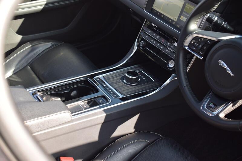 Jaguar XF view 7