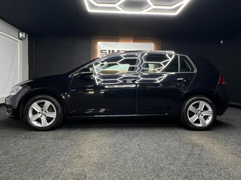 Volkswagen Golf view 3