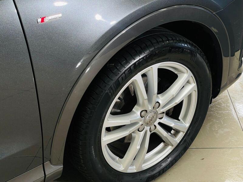 Audi Q3 view 7