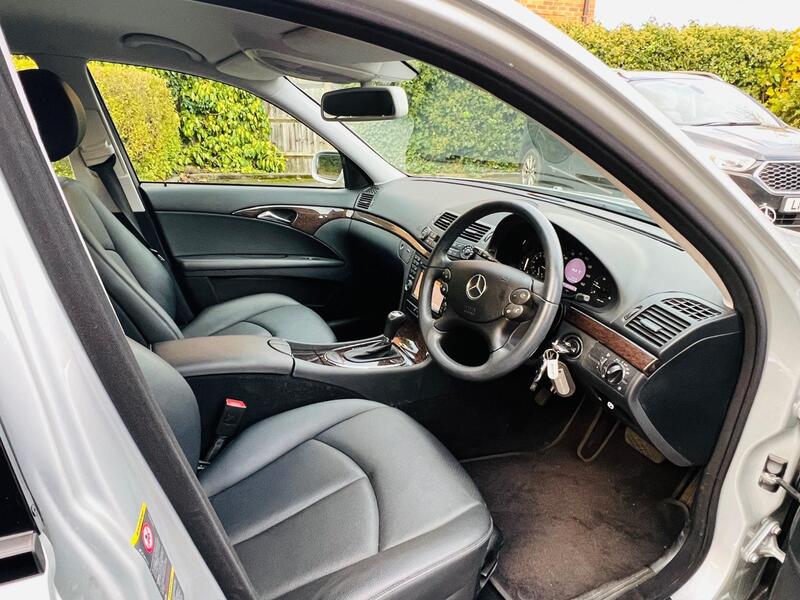 Mercedes-Benz E Class view 25