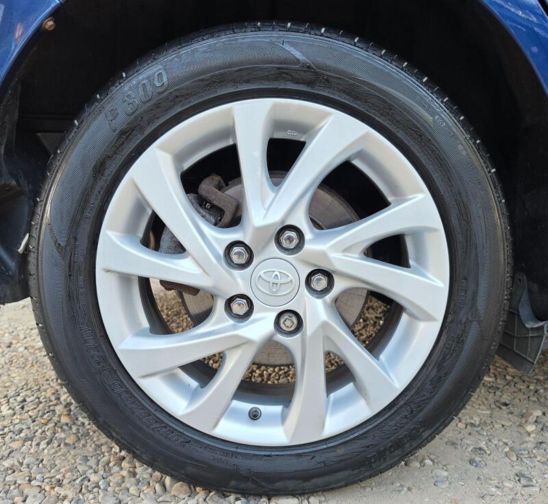 Toyota Auris 1.8 VVT-h Icon Tech CVT Euro 6 (s/s) 5dr thumbnail 15