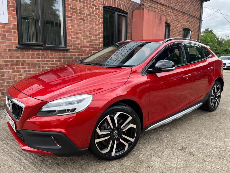 Volvo V40 Cross Country view 5