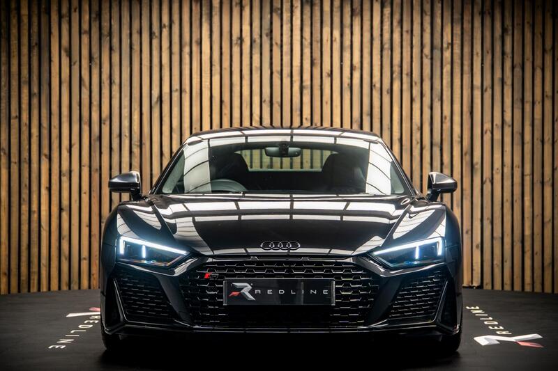 Audi R8 view 5