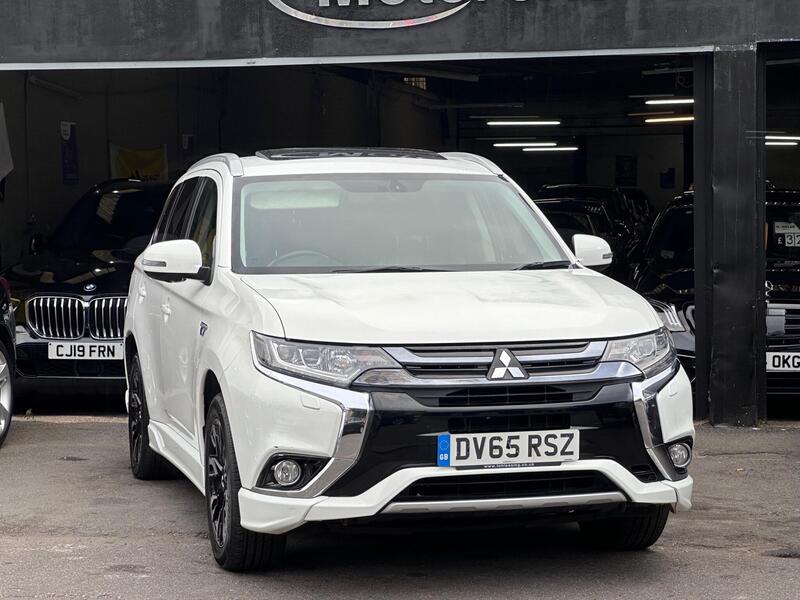 Mitsubishi Outlander view 2