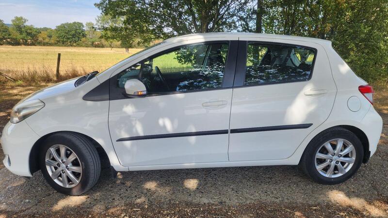 2012 Toyota Yaris — photo 5
