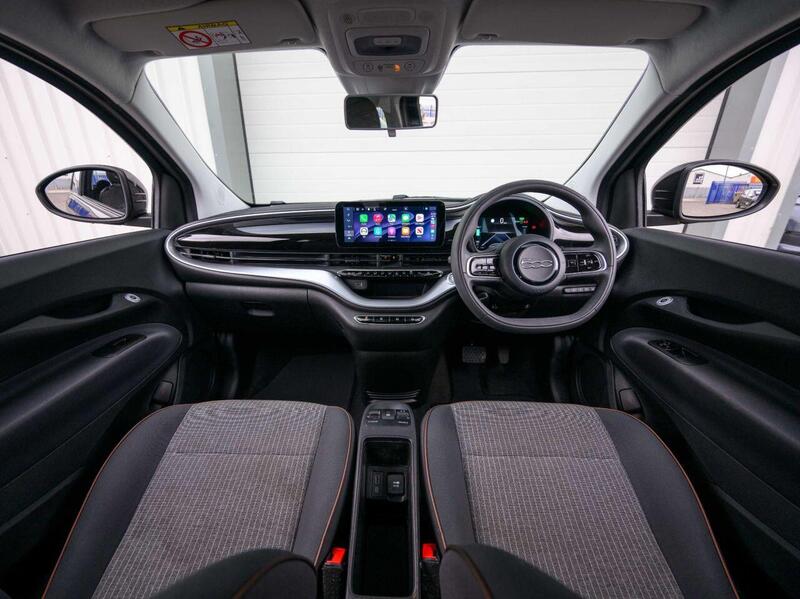 Fiat 500e view 3