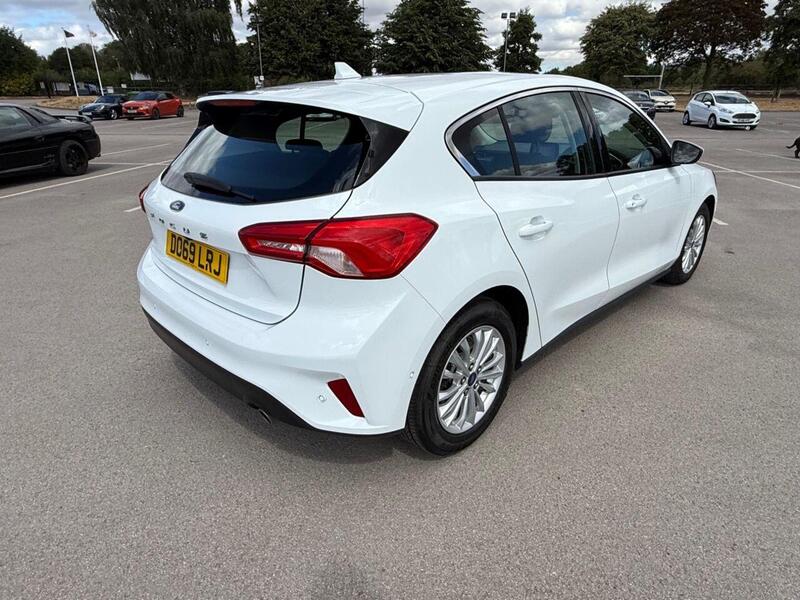 Ford Focus view 6