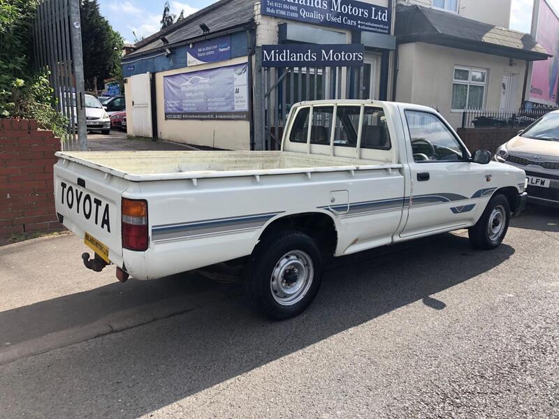 Toyota Hilux view 6