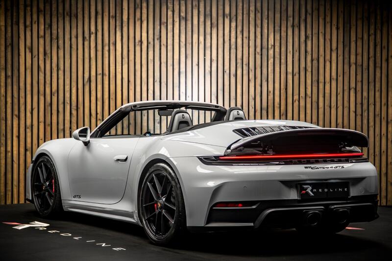 Porsche 911 view 3
