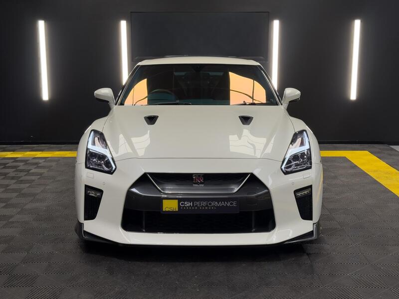 Nissan GT-R view 7