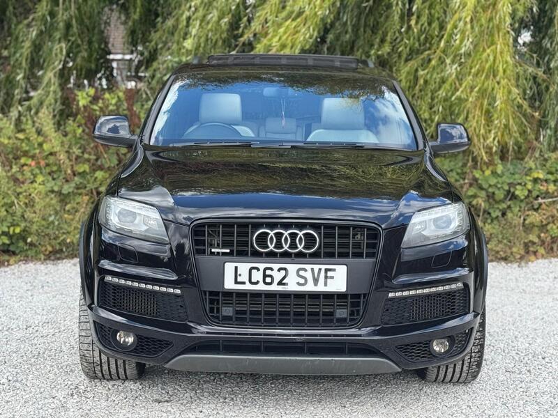 Audi Q7 view 4