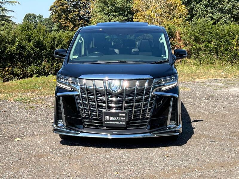 Toyota Alphard view 3