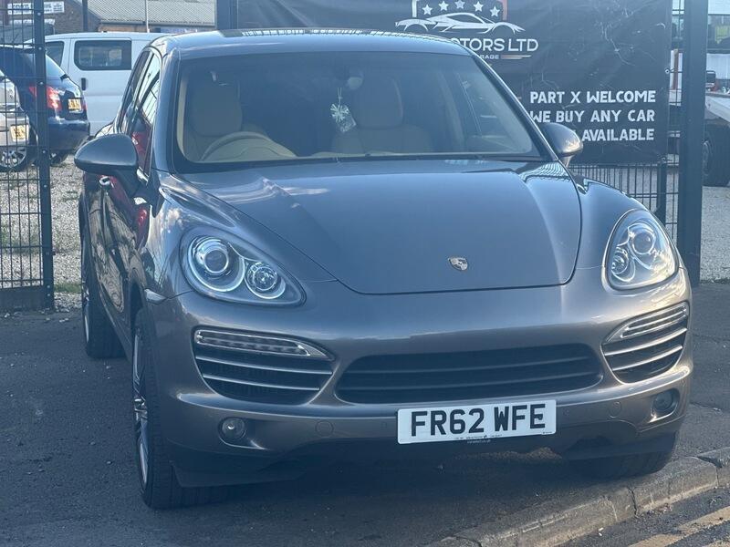 Porsche Cayenne view 16