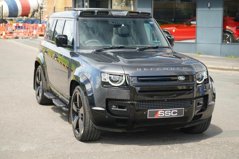Land Rover Defender 110 view 5