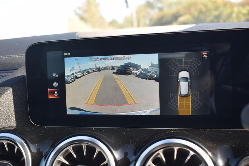 Mercedes-Benz Gla view 4