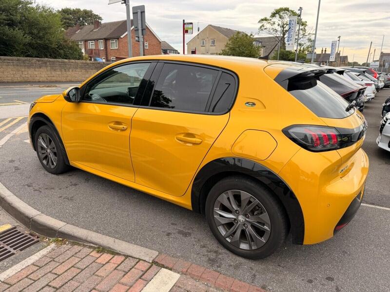 Peugeot E-208 view 6