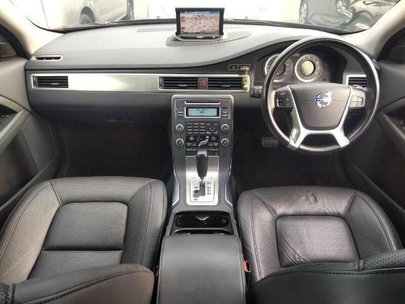 Volvo V70 view 3