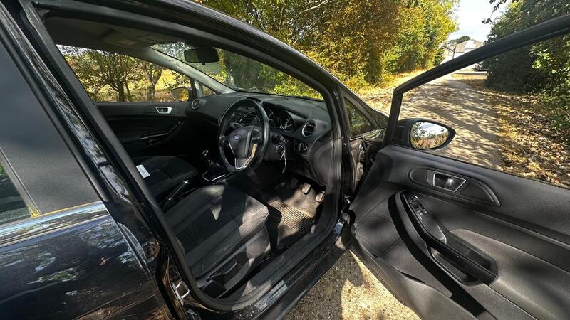 2015 Ford Fiesta — photo 11