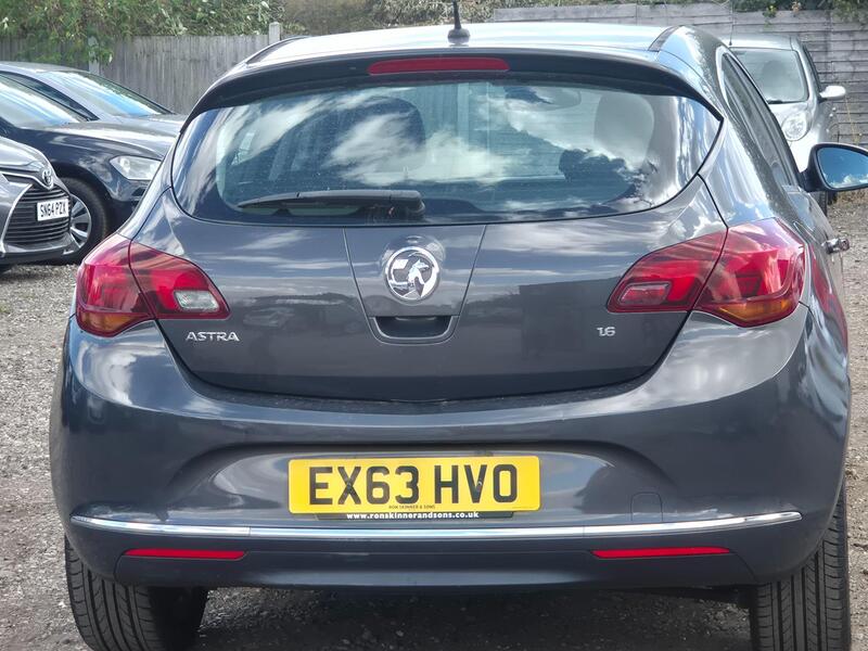 Vauxhall Astra view 6