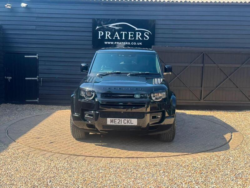 Land Rover Defender 90 view 4