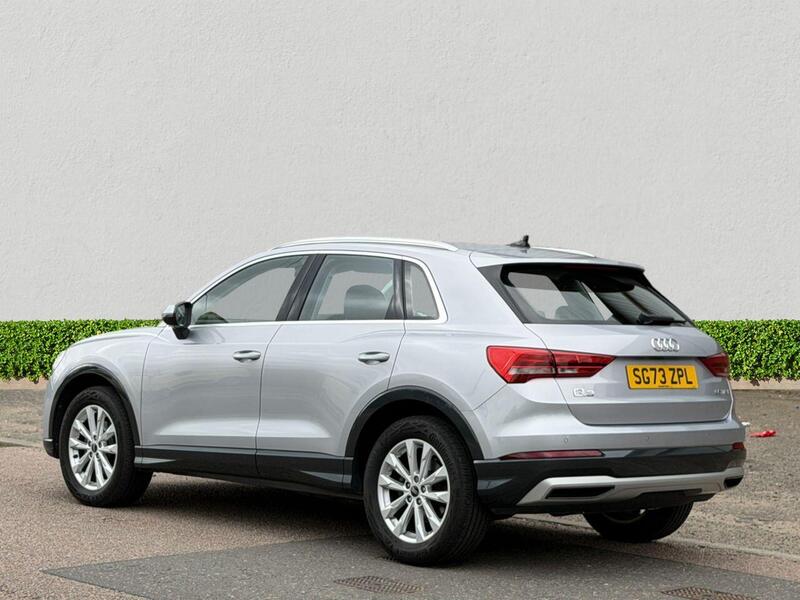 Audi Q3 view 5