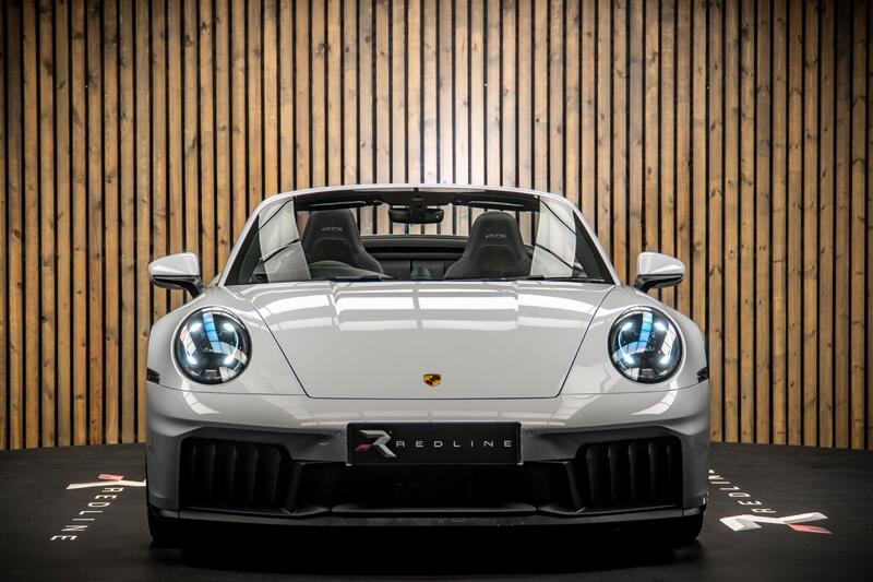 Porsche 911 view 5