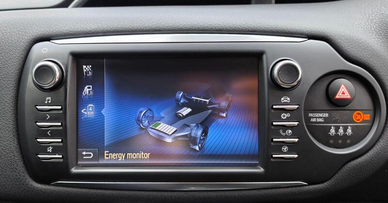 Toyota Yaris 1.5 VVT-h Design E-CVT Euro 6 (s/s) 5dr thumbnail 37