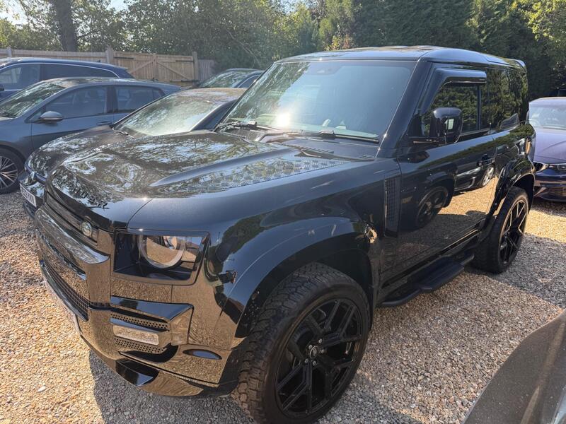 Land Rover Defender 90 view 6